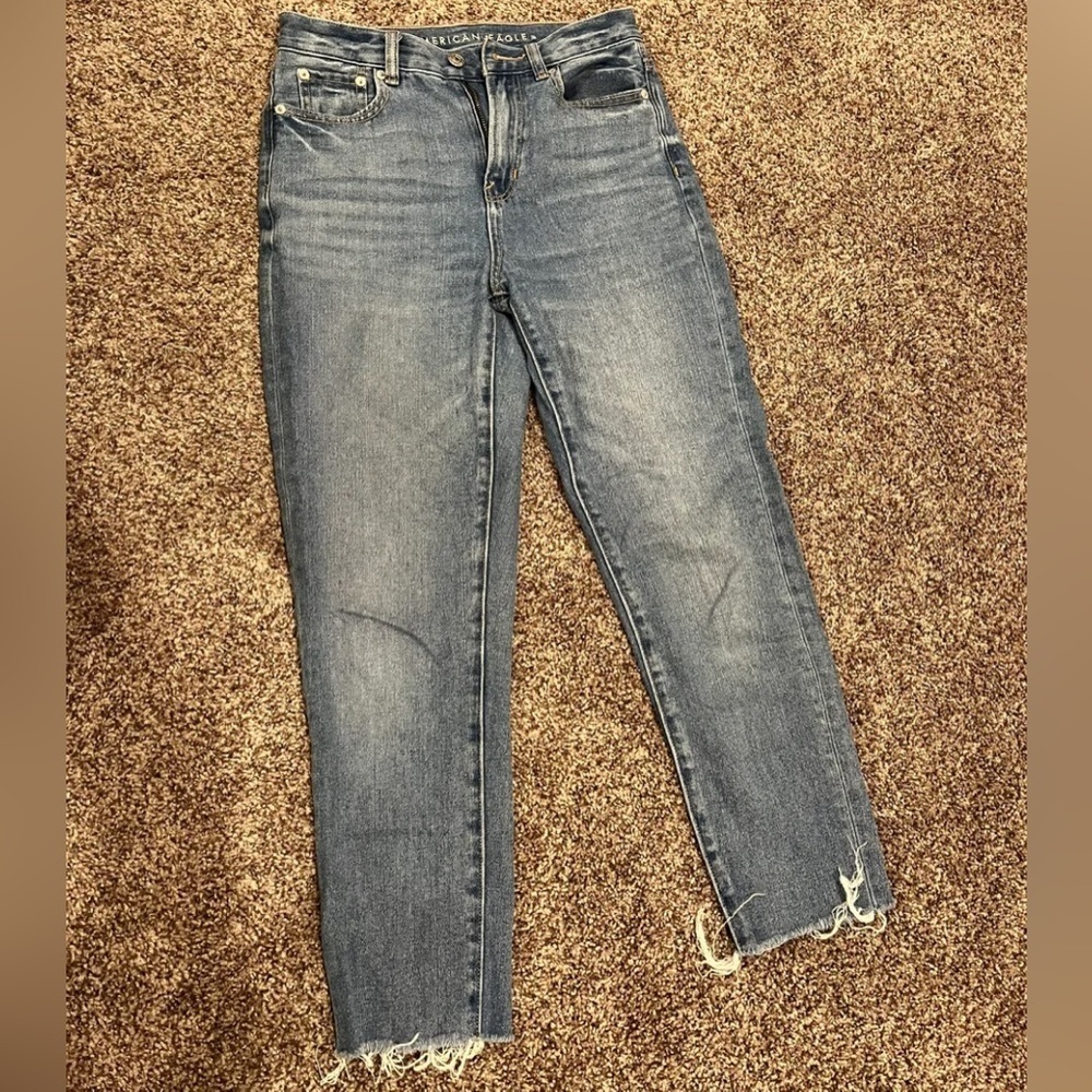 AEO Cropped Light Blue Mom Jeans